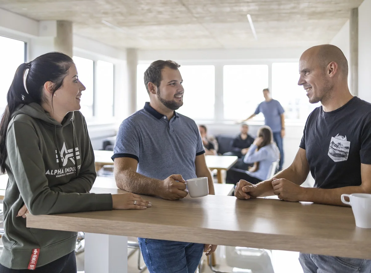Planery Mitarbeiter Bei Planery ist uns die Mitarbeiterzufriedenheit ein großes Anliegen - deshalb verbringt unser Team nach der Arbeit gerne gemeinsam Zeit in unserer gemütlichen Küche.